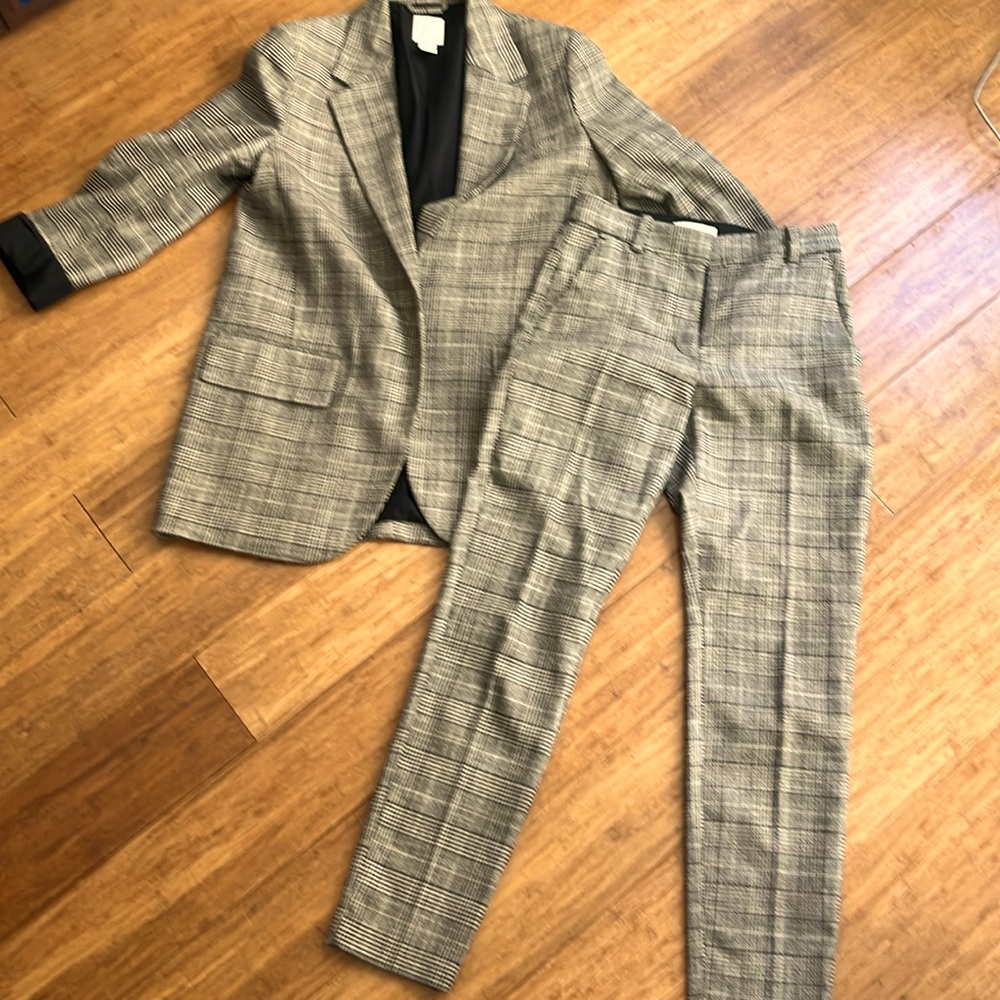 Cutest suit!